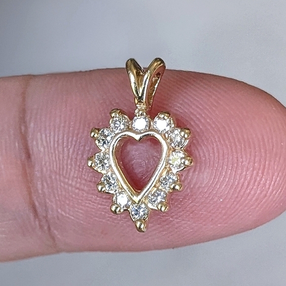14K solid gold diamond small heart pendant - Picture 6 of 14